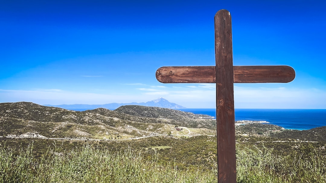 wooden-cross-on-a-hill-overlooking-the-ocean-tygrvz-a0ko